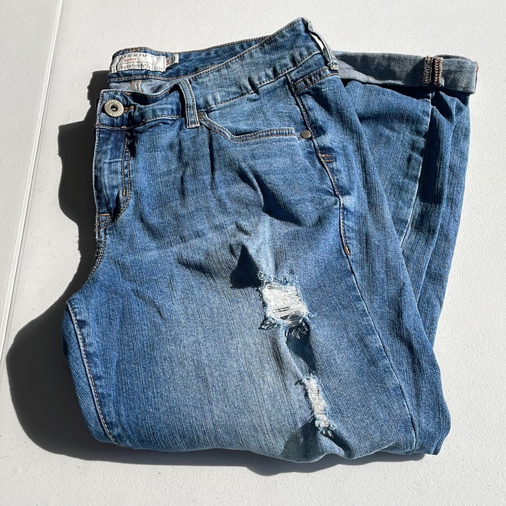 EUC Torrid distressed boyfriend crop jeans size 14